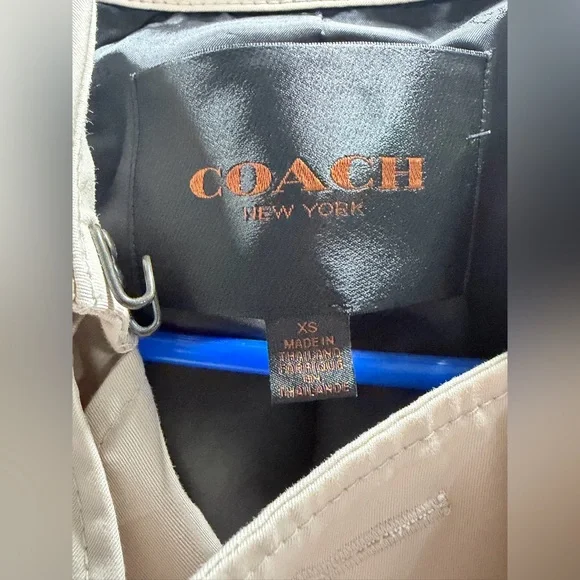 Coach 🧥 - Picture 4 of 5